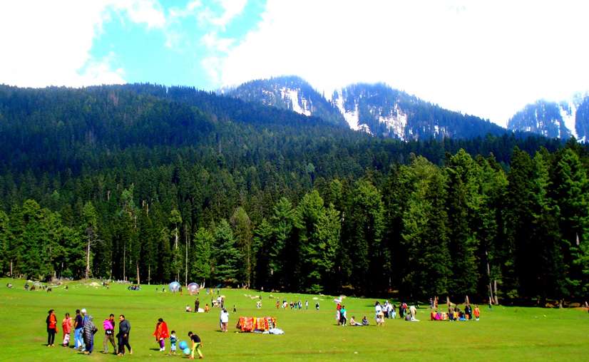 Baisaran is located just 5 kilometers from Pahalgam, and can be reached by pony rides which are available from Pahalgam. If you are fit or workout on a daily basis, you can also enjoy a hike to Baisaran, which will take you around 60 minutes.