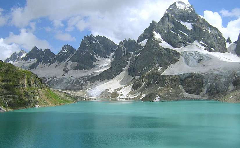 Sheshnag Lake is located almost 17 kilometers from Pahalgam and 11 kilometers from Chandanwari Base Camp, from where the Amarnath Yatra starts. It can be reached by taking an enjoyable trek.